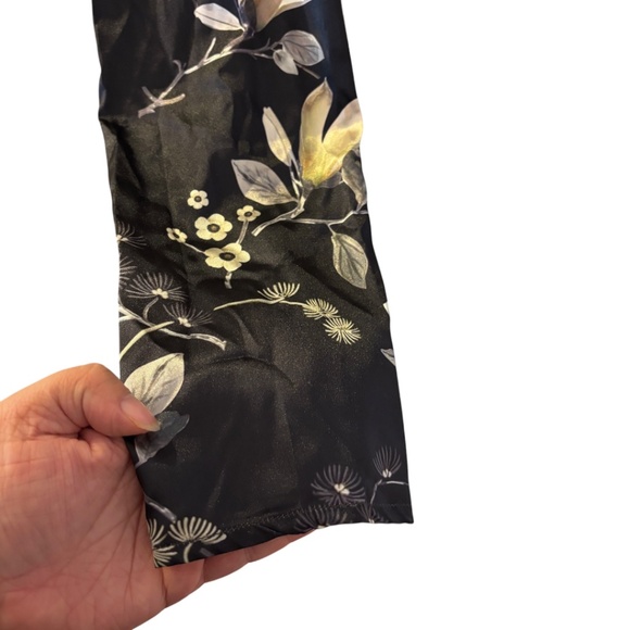 GUESS Black Floral Long Sleeve Mock Neck Top XL - Picture 9 of 13